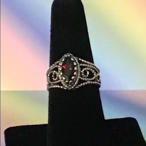 Vintage Sterling Silver Ring with Marquis Garnet‎